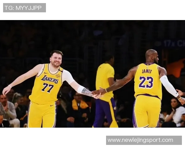 东契奇与里夫斯联手发威詹姆斯是否会影响他们的表现引发热议 东契奇与里夫斯联手发威詹姆斯是否会影响他们的表现引发热议