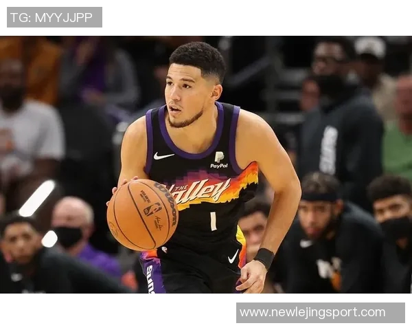 布克反思失误原因称对球处理过于随意并强调团队化学反应仍在培养中 布克反思失误原因称对球处理过于随意并强调团队化学反应仍在培养中