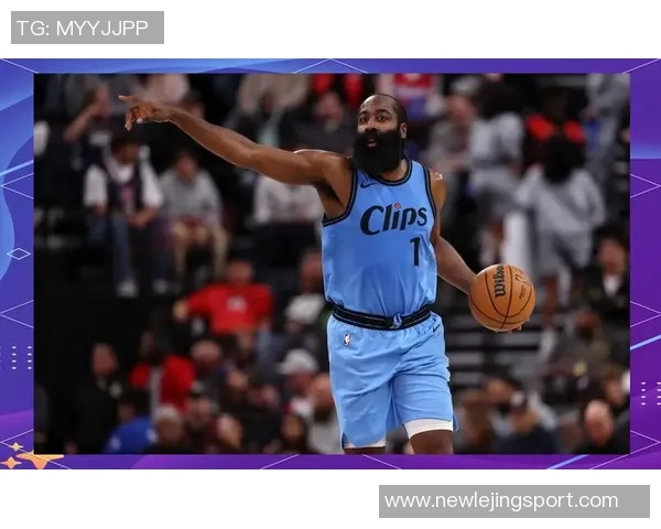 快船赢球海报曝光小卡笑容灿烂哈登背影引发球迷热议