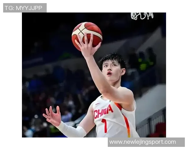 曾凡博防守贾里德巴特勒失误被罚犯规瞬间回顾