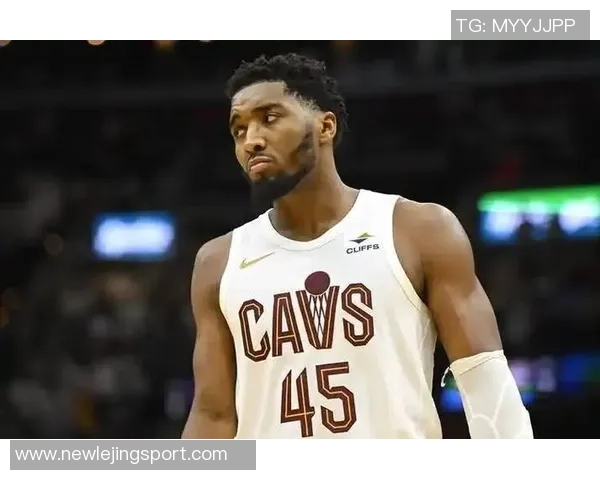 米切尔28投10中砍下28分15篮板8助攻神仙绝平三分令人叹为观止